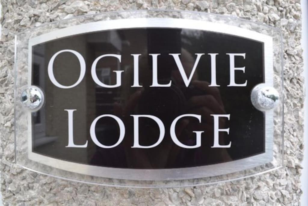 Ogilvie Lodge Llandudno Junction Exterior photo